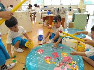 友達と魚釣りをしているところ