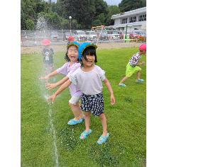 水の感触を楽しんでいるところ