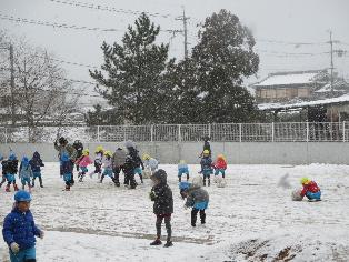 雪遊び