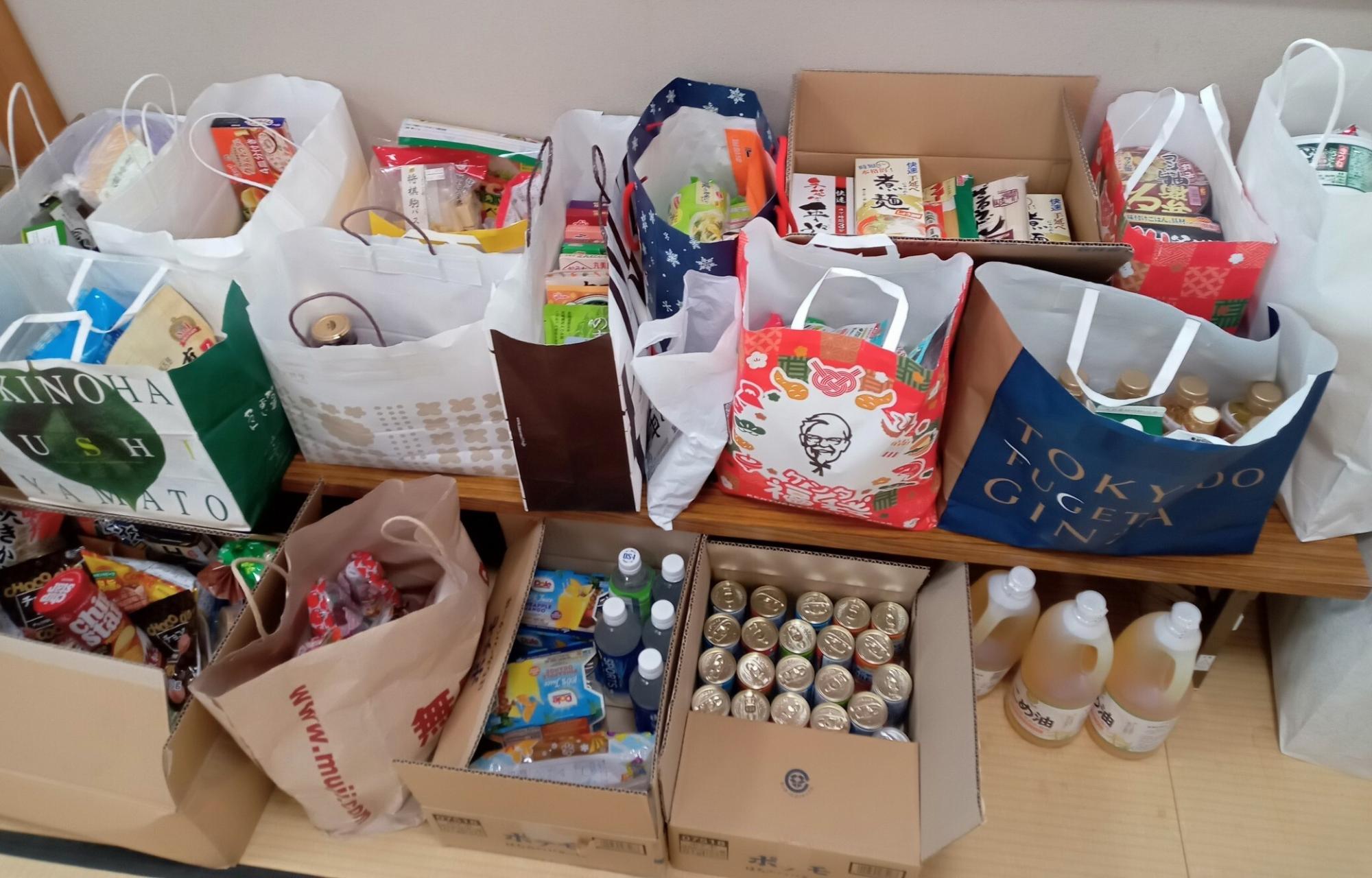 R7年度２回目フード集まった品の一部