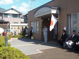 秋祭りに出席する市長の写真