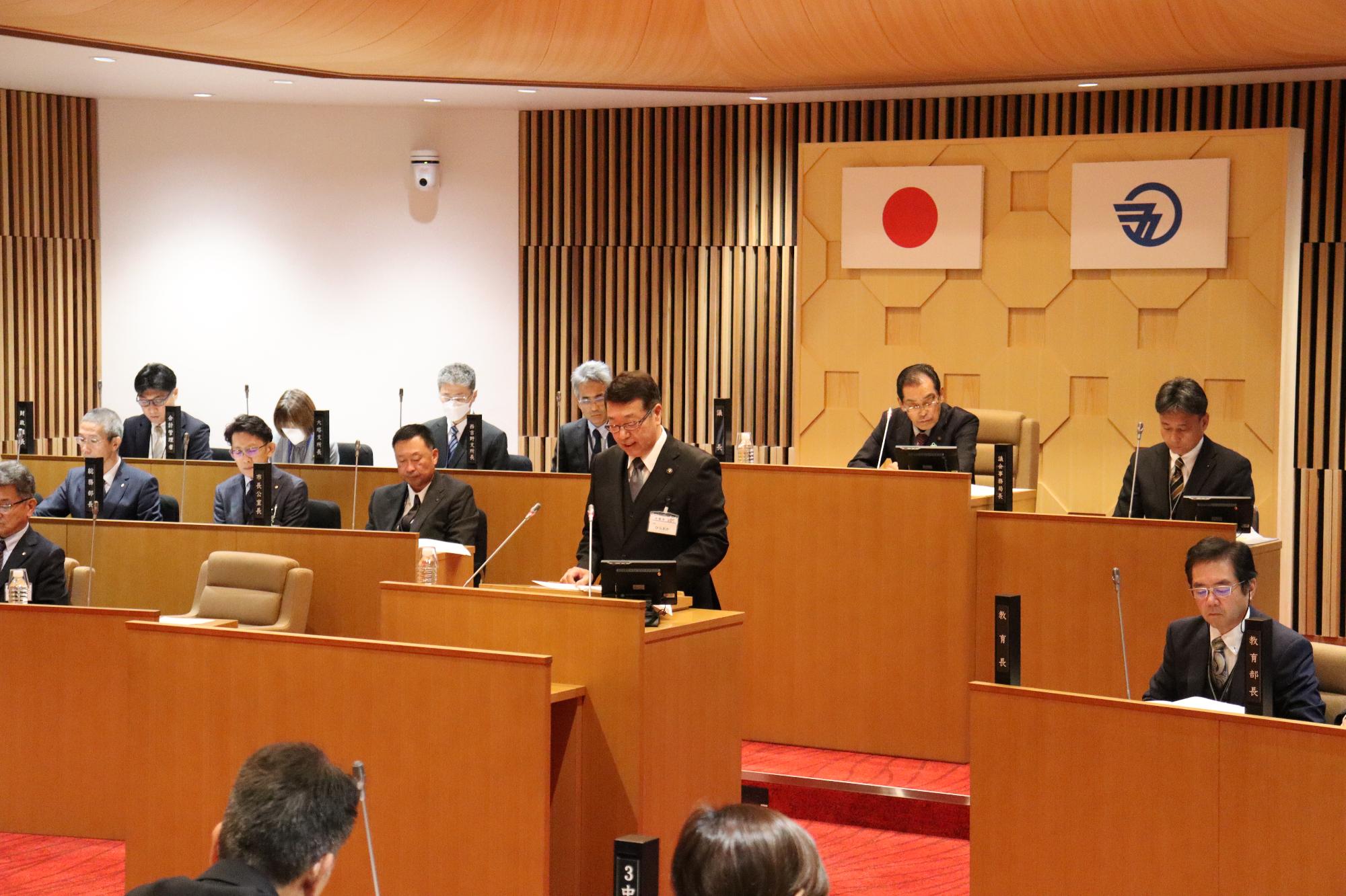 令和7年第4回12月定例会市長写真