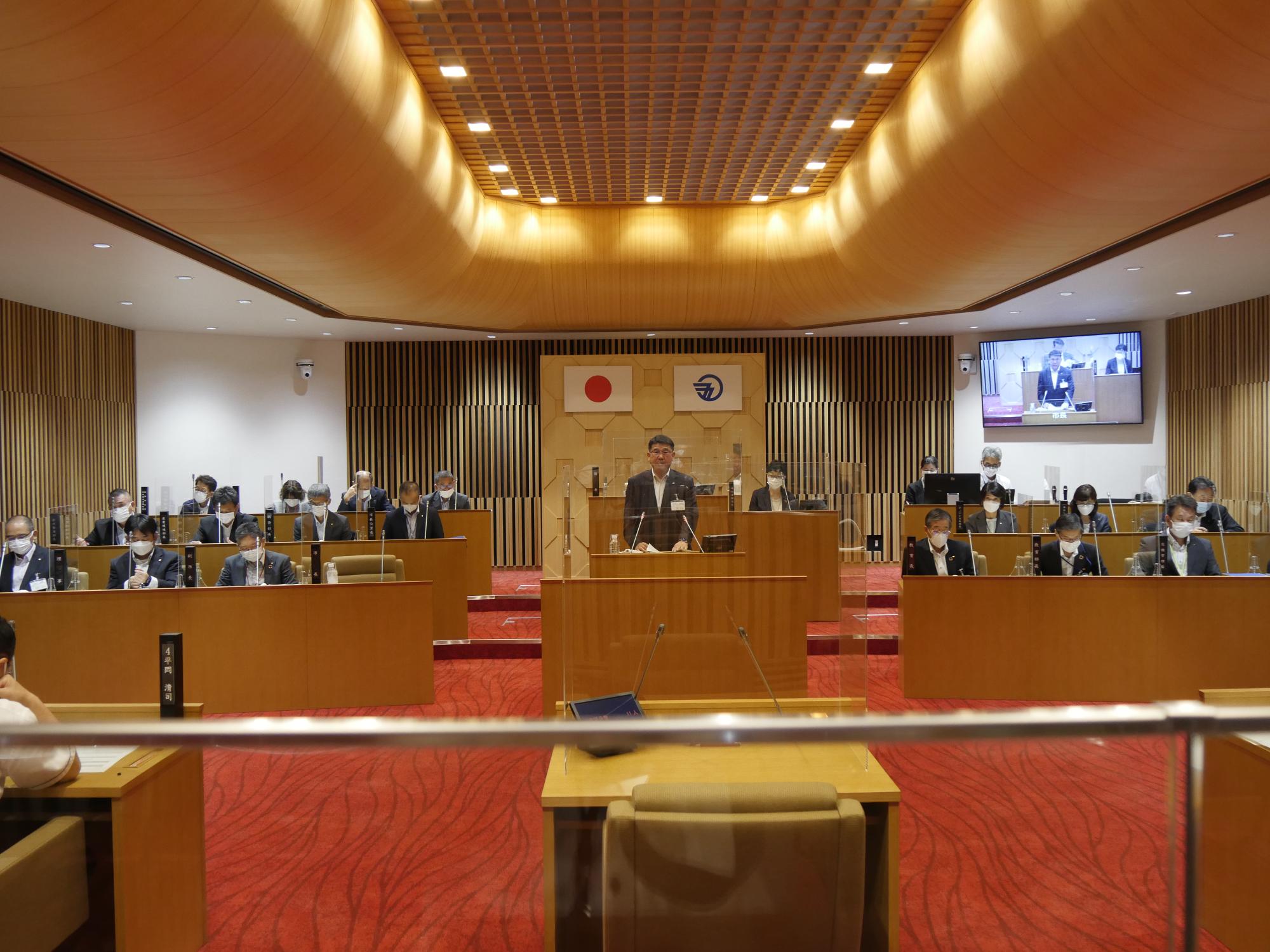 市政の報告を行う太田市長