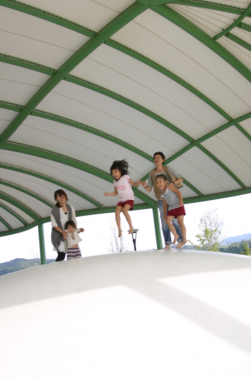 中央公園に人気遊具「ふわふわドーム」完成