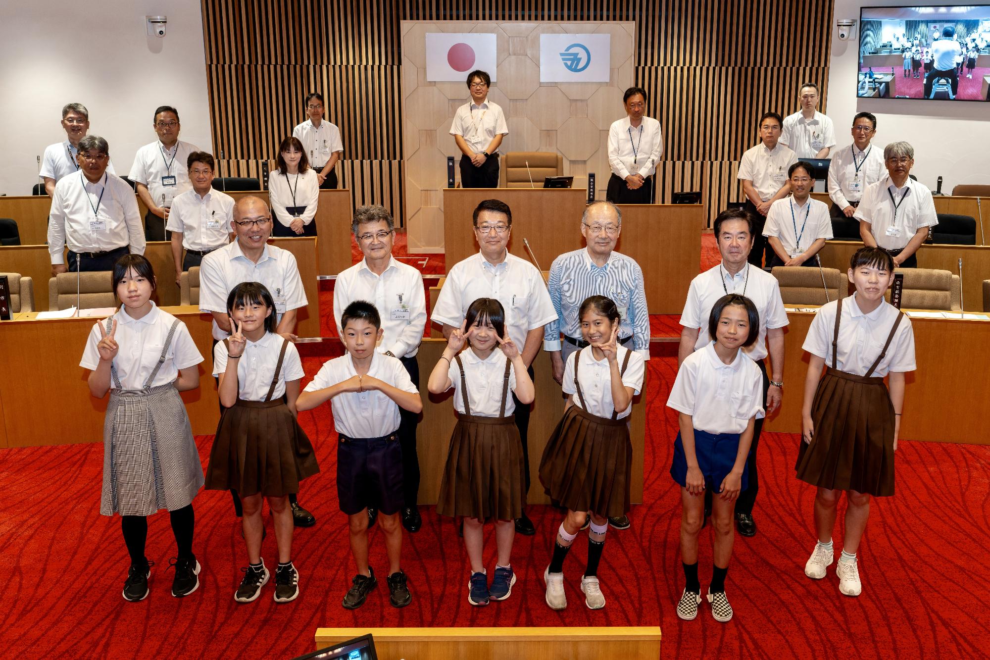 子ども議会集合写真