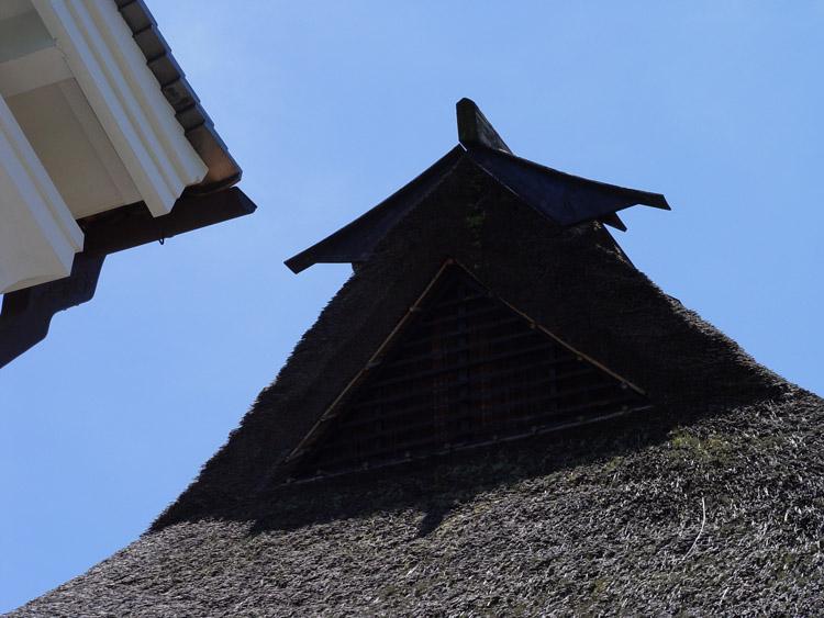 大塔郷土館の茅葺屋根北側の写真