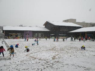 雪遊び